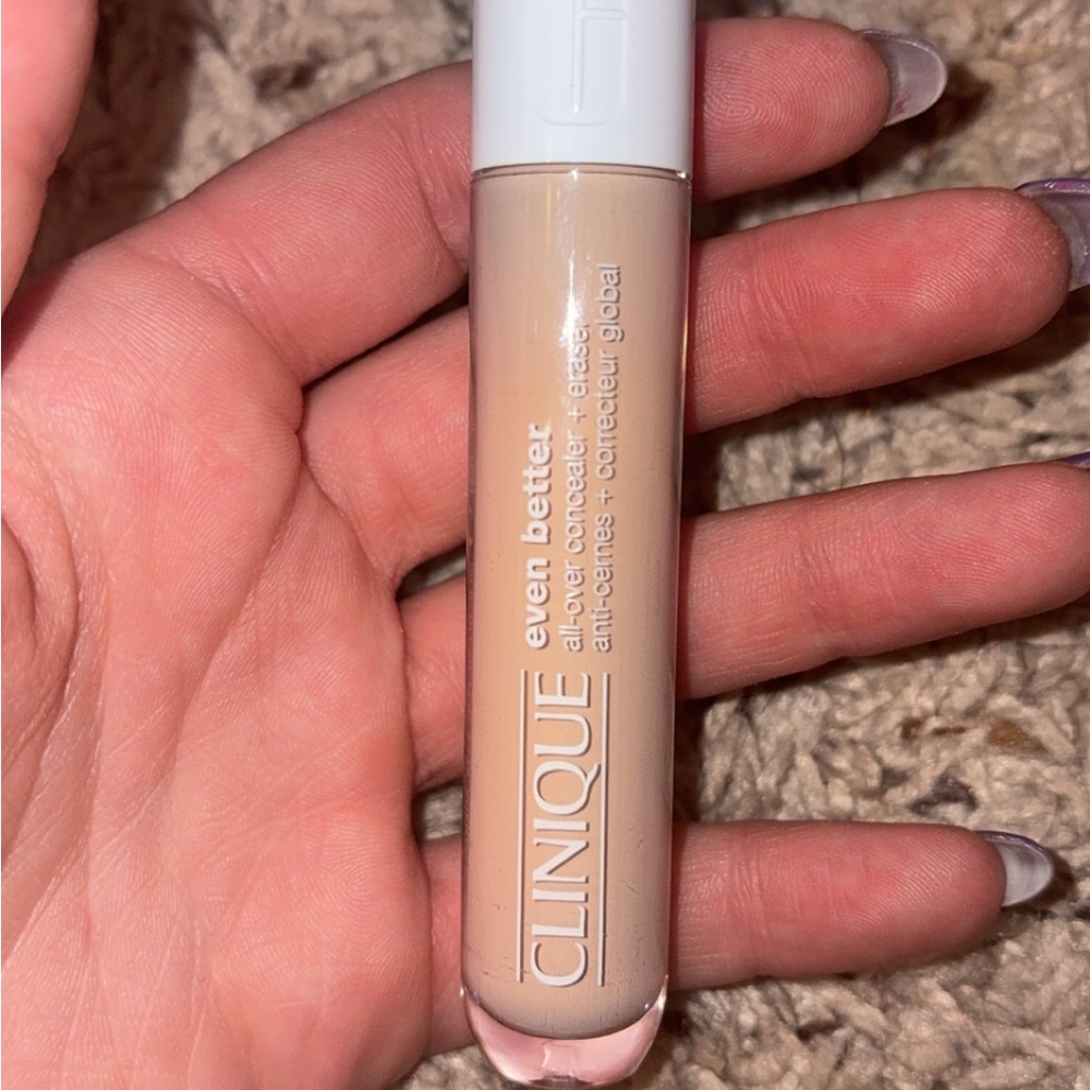 Clinique Even Better All-Over Concealer - color 01 Flax